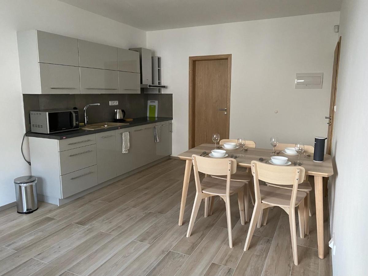 The Dante Villa Apartments Прага Екстериор снимка