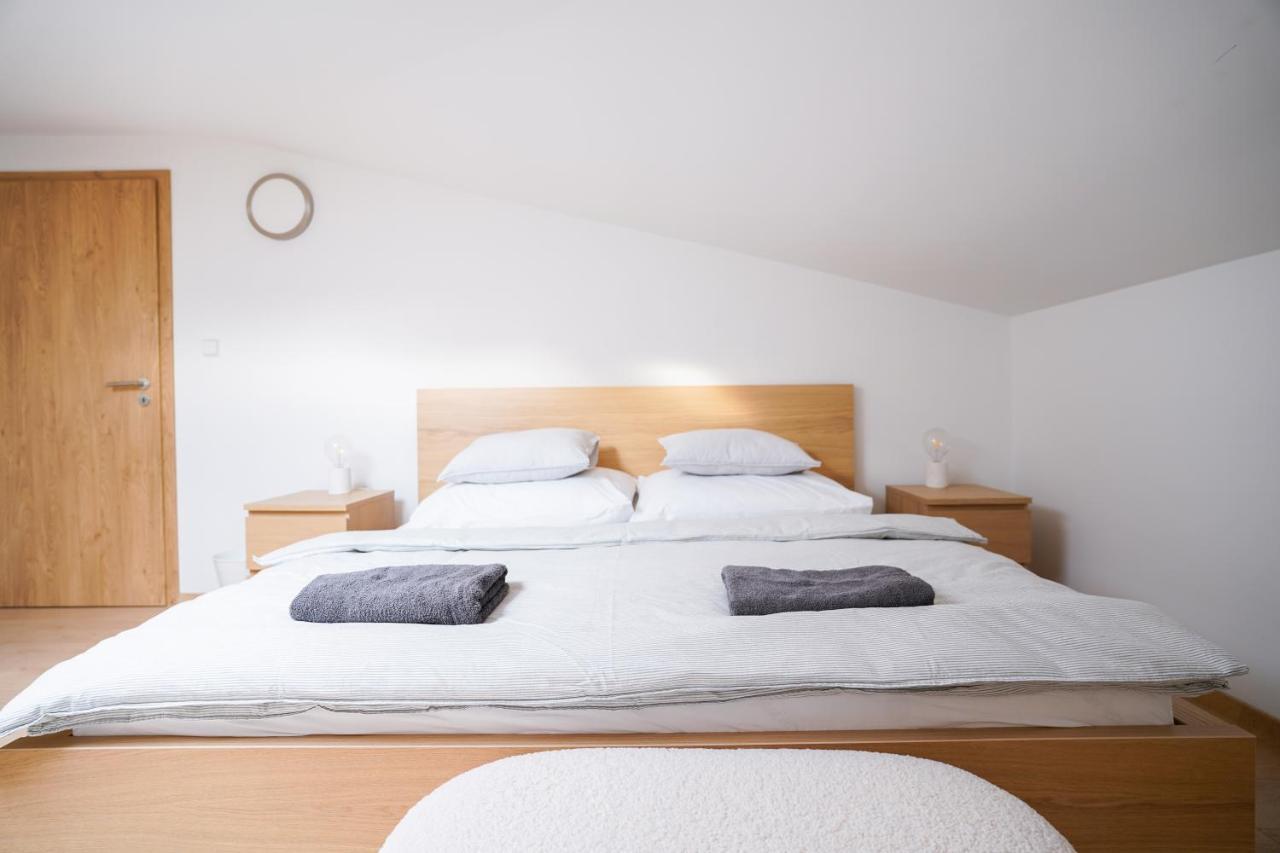 The Dante Villa Apartments Прага Екстериор снимка