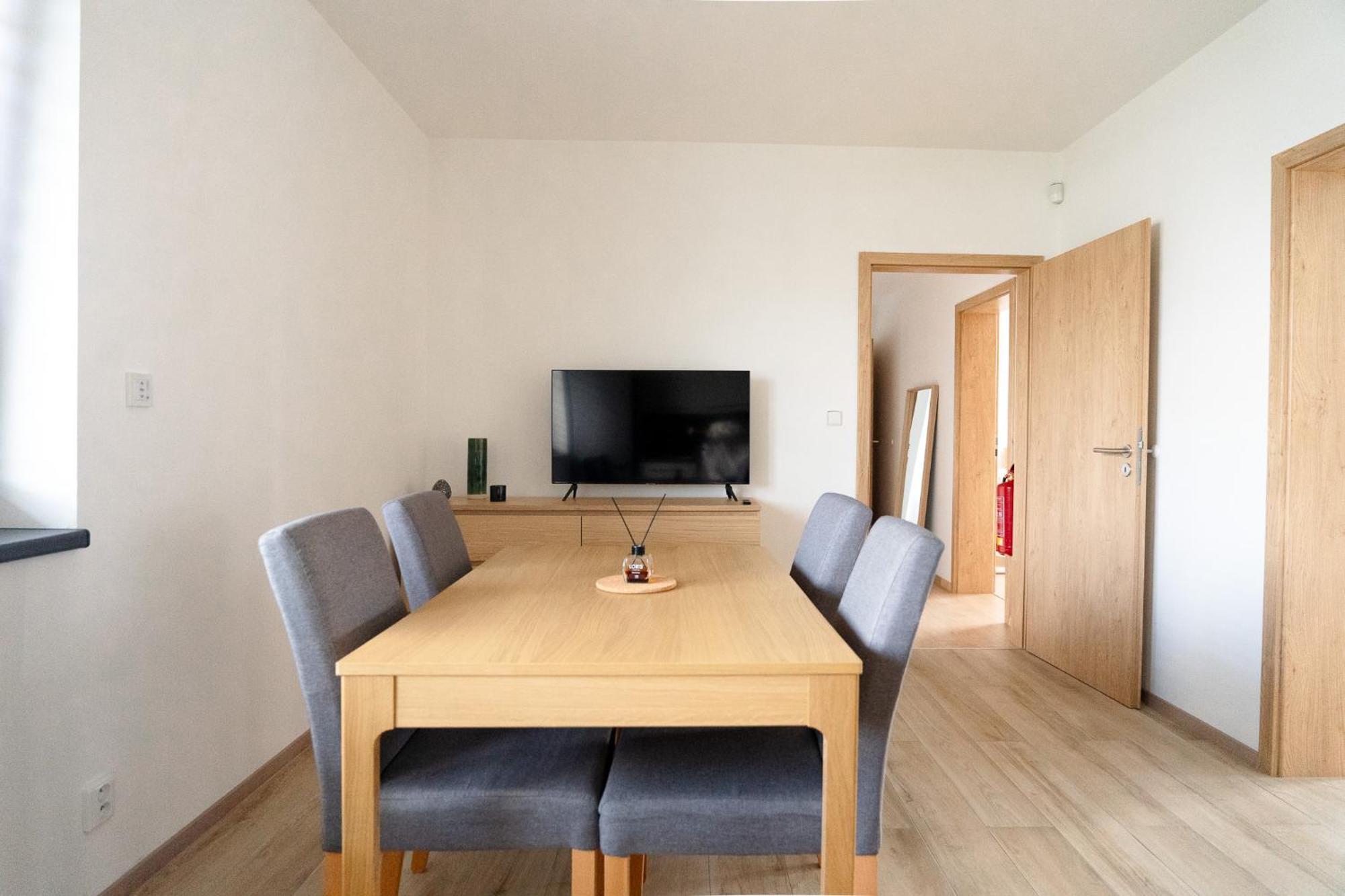 The Dante Villa Apartments Прага Екстериор снимка
