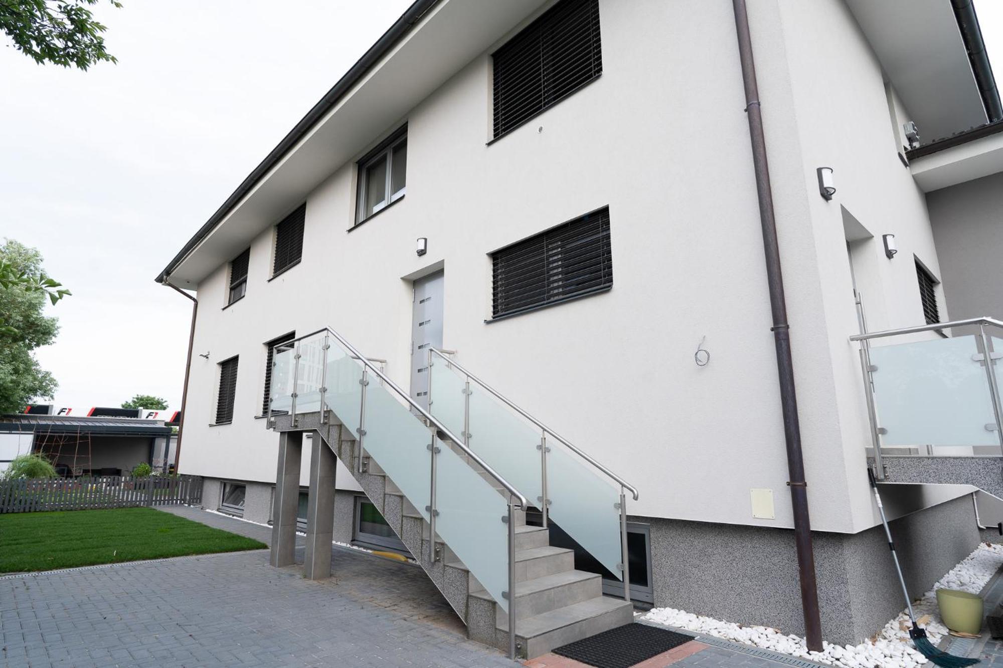 The Dante Villa Apartments Прага Екстериор снимка